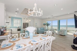 Dining - 15% off for stays before mid April-OCEANFRONT-Wide beach & sunset views (Fort Myers Beach)