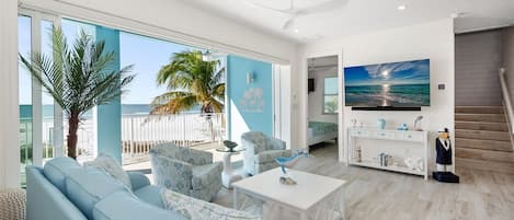 Smart TV, libros y estéreo