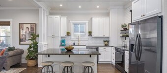 Charming 2-bedroom bungalow in downtown Dickson