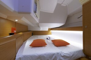 Room - Unique Yacht Stay Near Historic Valletta (Pietà)