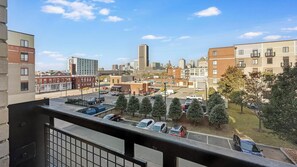 Property grounds - Landing | Incredible 1BD, Pool, Courtyard (Richmond)