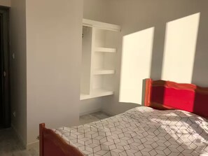 Iron/ironing board, WiFi