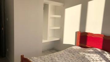 Iron/ironing board, WiFi