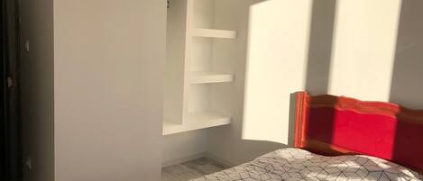 Iron/ironing board, WiFi