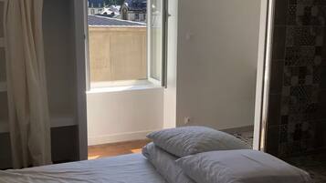 Iron/ironing board, WiFi