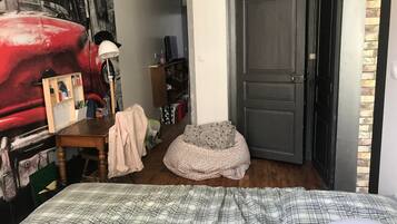 6 bedrooms, WiFi, bed sheets