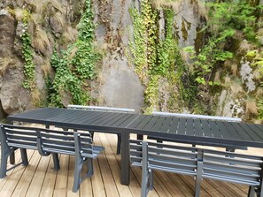 تناول الطعام بالخارج