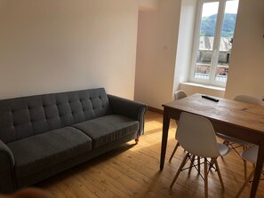 TV - Holiday Home 'T 2' with Wi-Fi (La Bourboule)