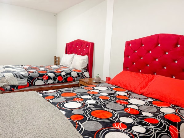 واي فاي مجانًا وملاءات أسرّة