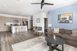 Smart TV - Landing | Chic 2BD, Courtyard, Gym (Enlow)