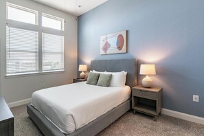 Desk, iron/ironing board, WiFi, bed sheets - Landing | Spectacular 2BD, Game Room (Daytona Beach)