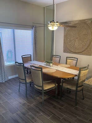 Dining - Fabulous 2-bedroom condo with AC in sunny Palm Desert (Palm Desert)