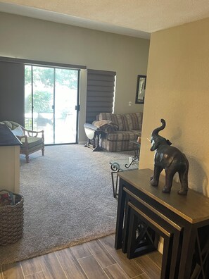 TV - Fabulous 2-bedroom condo with AC in sunny Palm Desert (Palm Desert)