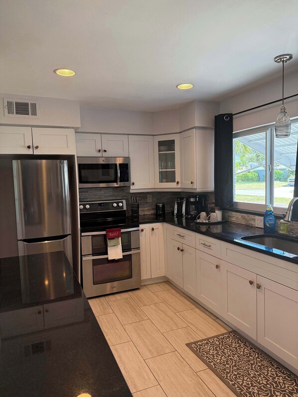 Fridge, microwave, oven, stovetop - Cape Coral Beach House (Cape Coral)