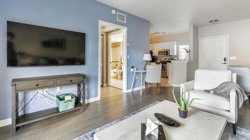 Landing | Beautiful 1BD, Gym, Courtyard