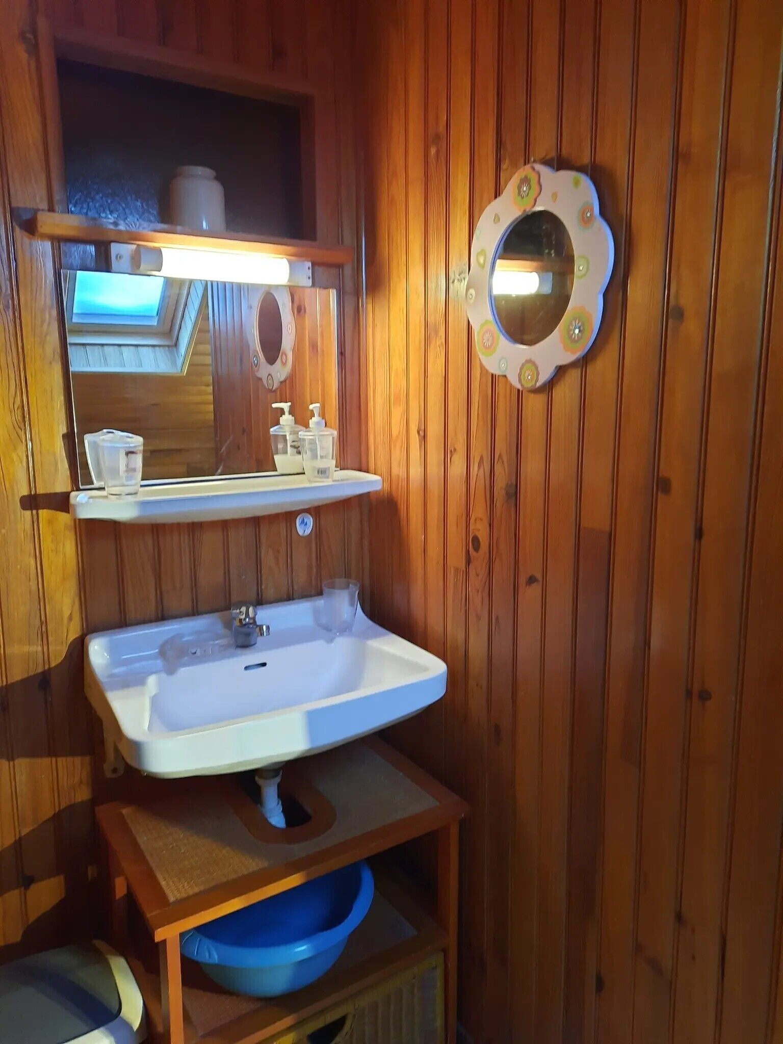 Een douche, een haardroger, handdoeken