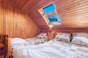 Iron/ironing board, WiFi, bed sheets - Gite Campbieil - Gavarnie-Gèdre: Panoramic Mountain Apartment (GAVARNIE-GÈDRE)