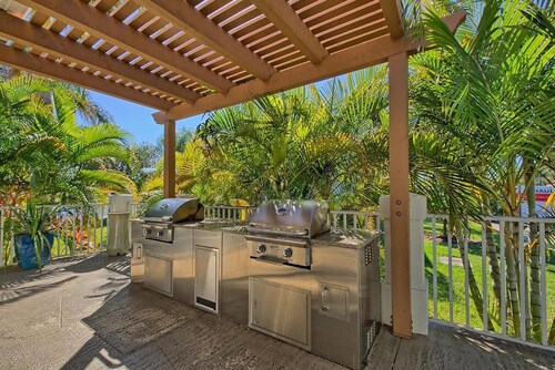 Landing | Stylish 1BD, Gym, Tennis Court