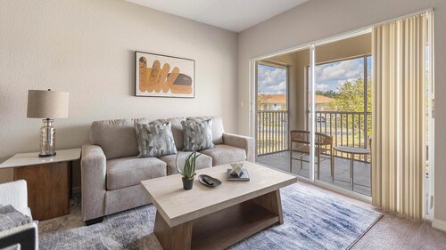 Landing | Chic 1BD, Tennis Court, Clubhouse