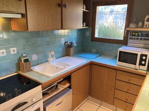 Fridge, microwave, oven, dishwasher - Cozy apartment with views of the mountains (La Salle-les-Alpes)