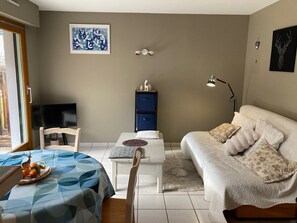 TV - Cozy apartment with views of the mountains (La Salle-les-Alpes)