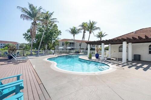 Landing | Spectacular 1BD, Courtyard, Gym