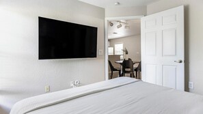 Desk, iron/ironing board, WiFi, bed sheets