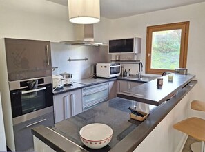 Fridge, microwave, oven, dishwasher - Modern apartment in the heart of Séez (Séez)
