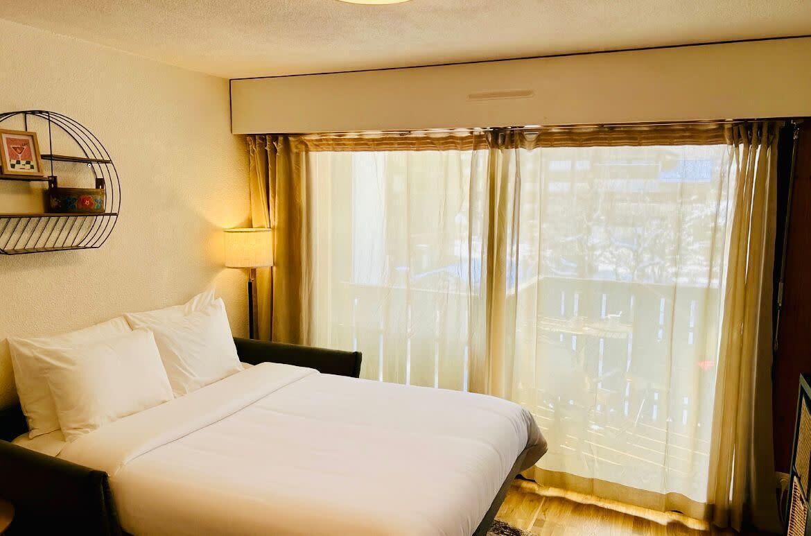 Strykjärn/strykbräda, wi-fi och sängkläder