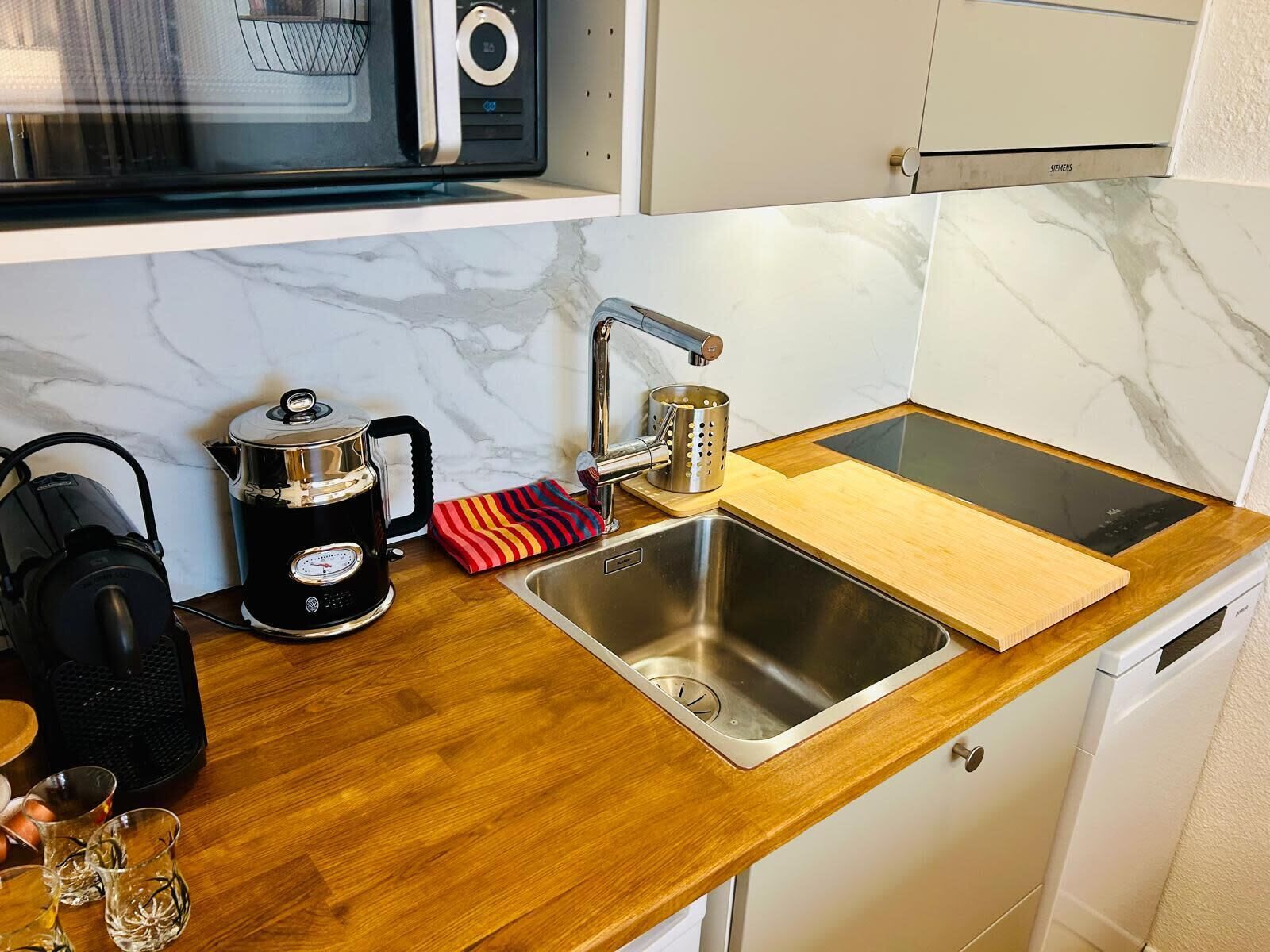 Kylskåp, mikrovågsugn, ugn och diskmaskin