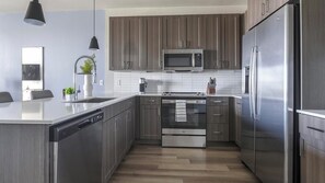 Refrigerador y comedor 
