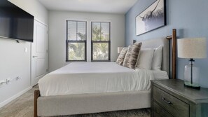 Desk, iron/ironing board, WiFi, bed sheets - Landing | Stunning 2BD, Gym, Pool (Longboat Key)