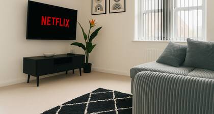 Spacious 2-Bed Kempston Apartment Ideal for Contractors, Families & Relocators