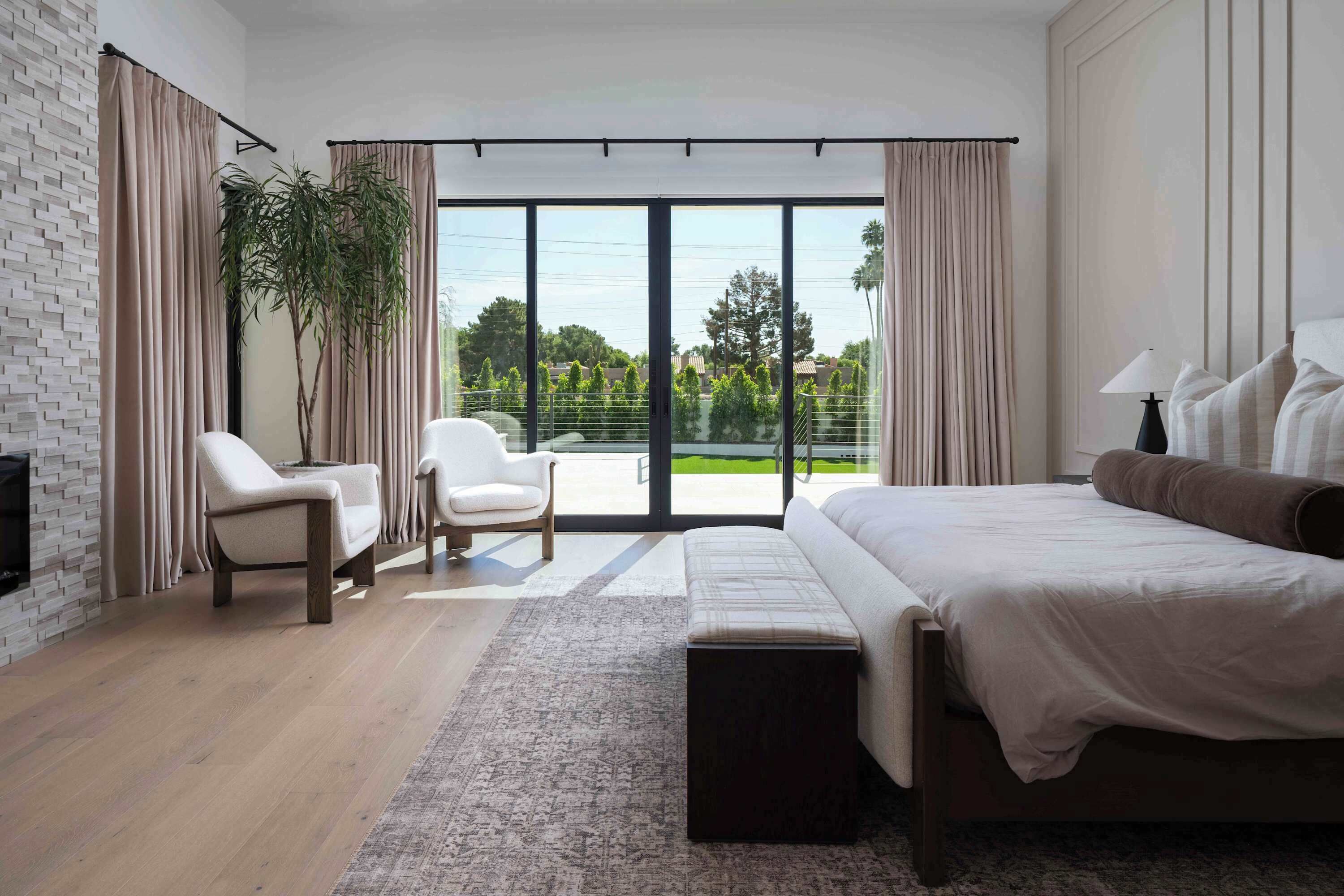 Ferros/tábuas de passar roupa, berço de viagem, Wi-Fi, roupa de cama