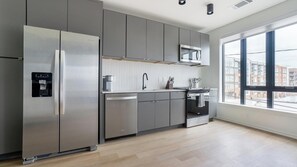 Kühlschrank, Esstisch