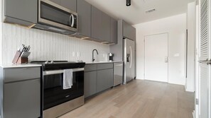Kühlschrank, Esstisch