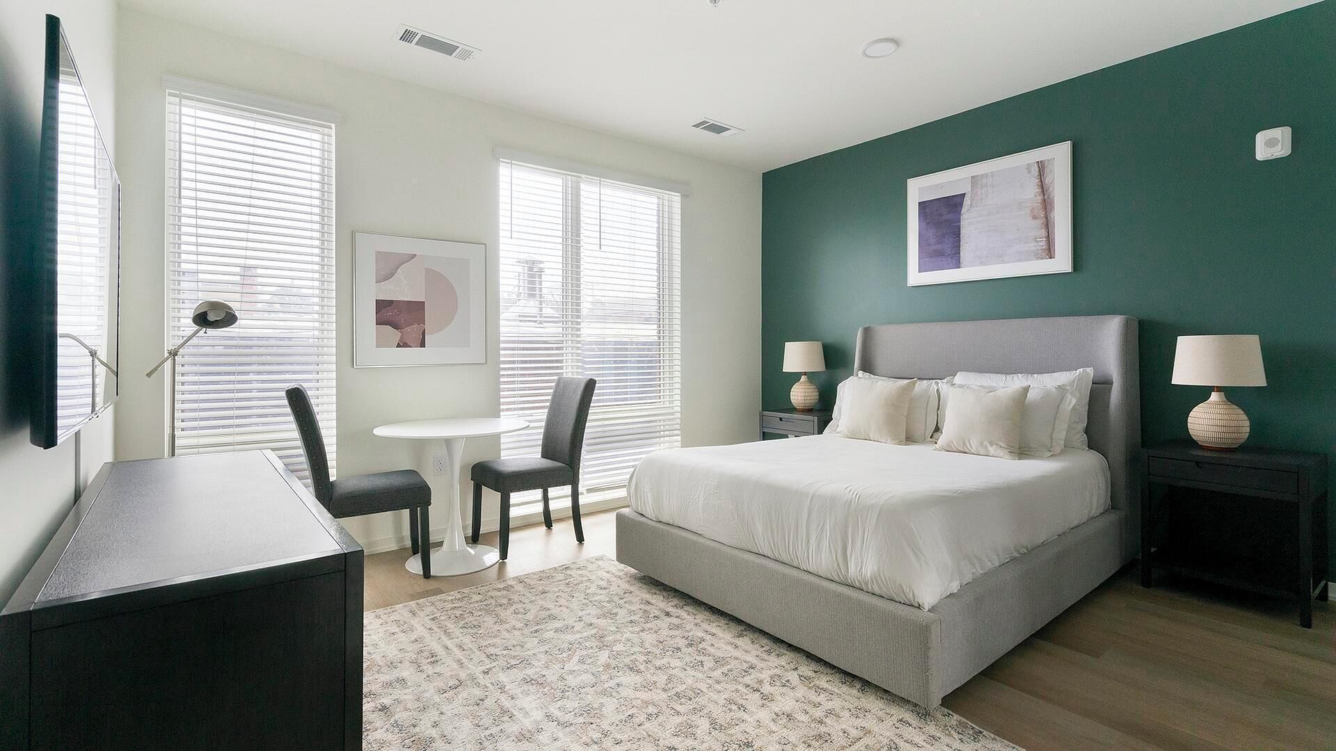 Desk, iron/ironing board, WiFi, bed sheets