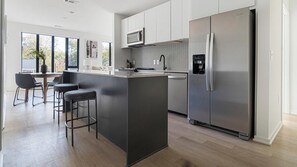 Kühlschrank, Esstisch
