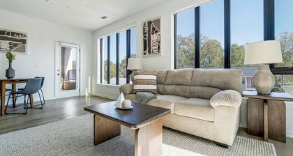 Landing | Modern 3BD, Gym, Pool