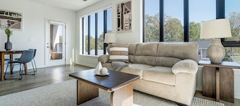 Landing | Modern 3BD, Gym, Pool