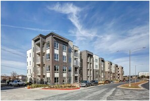 Exterior - Landing | Beautiful 1BD, Pool, Courtyard (Austin)