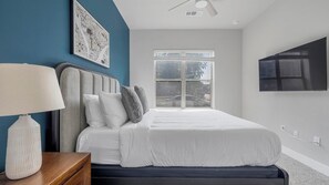Desk, iron/ironing board, WiFi, bed sheets - Landing | Stunning 1BD, Courtyard, Pool (Austin)