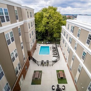 Pool - Landing | Stylish Studio, Courtyard (Richmond)
