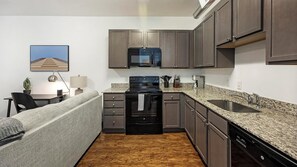 Refrigerador y comedor 