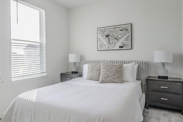 Desk, iron/ironing board, WiFi, bed sheets