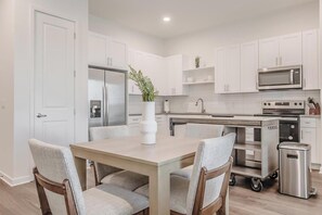 Dining - Landing | Incredible 3BD, Gym (Four Corners)