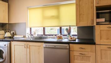 Dishwasher, cookware/dishes/utensils
