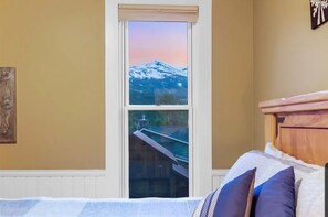 WiFi, bed sheets - Remarkable Historic home at the heart of Breckenridge, four beds, 3 baths. (Breckenridge)
