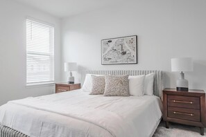 Desk, iron/ironing board, WiFi, bed sheets - Landing | Stylish 3BD, Gym (Four Corners)