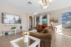 Smart TV, video games - Private *Pool*Spa*Close to Disney *Sleeps 12* (Davenport)